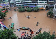 из-за наводнений 100 тысяч китайцев были вынуждены покинуть свои дома