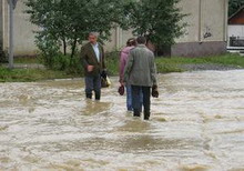 наводнение на западе украины: около тысячи человек вынуждены покинуть свои дома