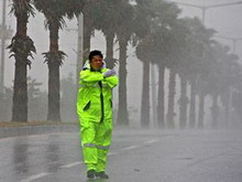 в китае из-за тайфуна погибли три человека, 40 пропали без вести