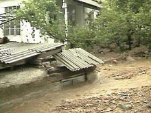 в таджикистане сель смыл десятки домов, погибли двое детей 3 и 5 лет